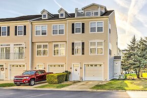 Stylish Long Neck Townhome w/ Rooftop Patio!