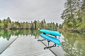 Dreamy Bayfront Cabin w/ View, Dock & Kayaks