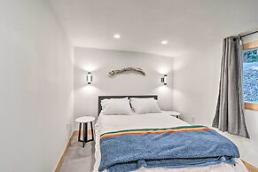 Dreamy Bayfront Cabin w/ View, Dock & Kayaks