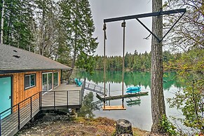 Dreamy Bayfront Cabin w/ View, Dock & Kayaks