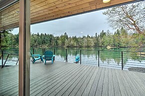 Dreamy Bayfront Cabin w/ View, Dock & Kayaks