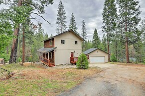 4 Mi to Pine Lake: Hathaway Pines Cabin w/ Deck