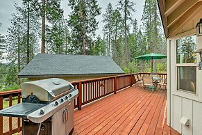 4 Mi to Pine Lake: Hathaway Pines Cabin w/ Deck