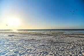 Bright St Petersburg Home w/ Pergola & Garden