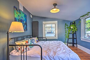 Bright St Petersburg Home w/ Pergola & Garden