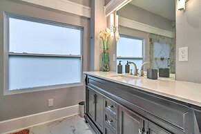 Bright St Petersburg Home w/ Pergola & Garden