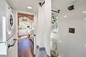 Shared Dock & Lake Access: Daingerfield Tiny Home