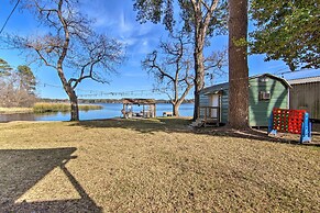Shared Dock & Lake Access: Daingerfield Tiny Home