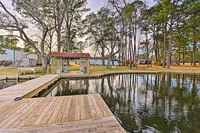 Shared Dock & Lake Access: Daingerfield Tiny Home
