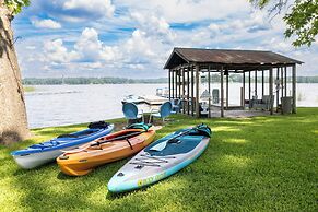 Shared Dock & Lake Access: Daingerfield Tiny Home