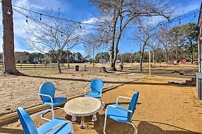 Shared Dock & Lake Access: Daingerfield Tiny Home