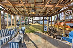 Shared Dock & Lake Access: Daingerfield Tiny Home