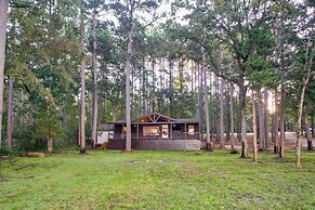 Lakefront Crockett Cabin w/ Boathouse & Kayaks!