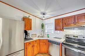 Lakefront Crockett Cabin w/ Boathouse & Kayaks!