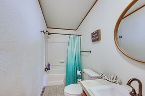 Lakefront Crockett Cabin w/ Boathouse & Kayaks!