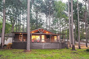 Lakefront Crockett Cabin w/ Boathouse & Kayaks!