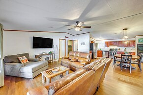 Lakefront Crockett Cabin w/ Boathouse & Kayaks!