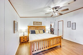 Lakefront Crockett Cabin w/ Boathouse & Kayaks!