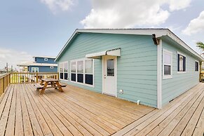 Freeport Home w/ Deck & Grill, Near Boat Ramp