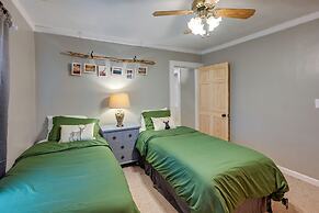 Cozy Bryson City Cabin Rental w/ Shared Yard