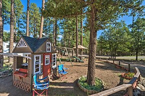 Pet-friendly Ruidoso Cabin w/ Hot Tub & Fire Pit