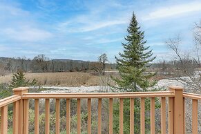 Spacious Condo w/ View < 1 Mi to Mtn Creek Resort!