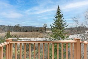 Spacious Condo w/ View < 1 Mi to Mtn Creek Resort!