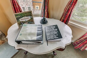 Spacious Condo w/ View < 1 Mi to Mtn Creek Resort!