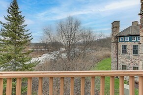 Spacious Condo w/ View < 1 Mi to Mtn Creek Resort!