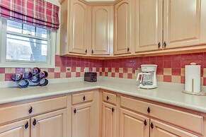 Spacious Condo w/ View < 1 Mi to Mtn Creek Resort!