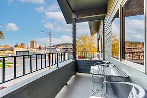 Walk Downtown: Modern 'coeur D'alene Getaway'