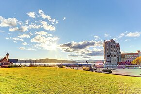 Walk Downtown: Modern 'coeur D'alene Getaway'