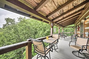 Bryson City Cabin w/ Hot Tub ~ 10 Mi to Dtwn!