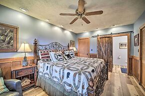 Bryson City Cabin w/ Hot Tub ~ 10 Mi to Dtwn!