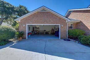 Pine Knoll Shores Getaway - Walk to Beach!