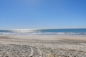 Pine Knoll Shores Getaway - Walk to Beach!