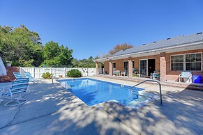 Pine Knoll Shores Getaway - Walk to Beach!