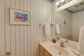 Pine Knoll Shores Getaway - Walk to Beach!