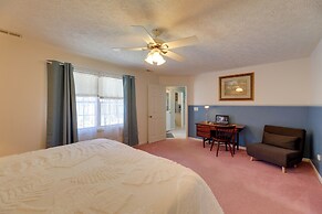 Pine Knoll Shores Getaway - Walk to Beach!