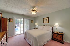 Pine Knoll Shores Getaway - Walk to Beach!