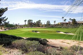 Country Club Home: 2br, 2 BA + Den ~ 1 Mi to Golf!