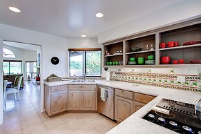 Country Club Home: 2br, 2 BA + Den ~ 1 Mi to Golf!