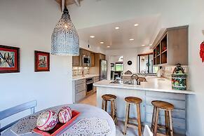 Country Club Home: 2br, 2 BA + Den ~ 1 Mi to Golf!