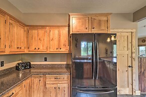 Quiet Riverside Retreat: Hike, Fish & Ski!