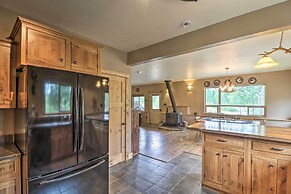 Quiet Riverside Retreat: Hike, Fish & Ski!