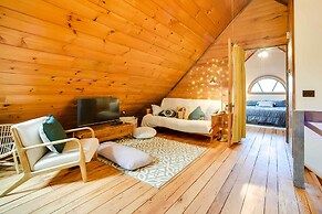 Breathtaking Mtn Views: Stylish Rustic Retreat!