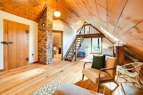 Breathtaking Mtn Views: Stylish Rustic Retreat!