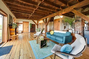 Breathtaking Mtn Views: Stylish Rustic Retreat!
