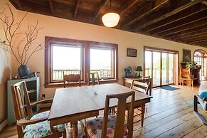 Breathtaking Mtn Views: Stylish Rustic Retreat!