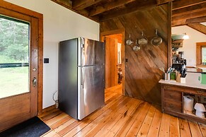 Breathtaking Mtn Views: Stylish Rustic Retreat!